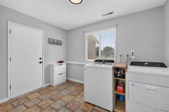 1301 Cave Springs Estate Drive, St Peters, MO 63376