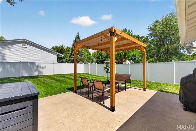 1301 Cave Springs Estate Drive, St Peters, MO 63376