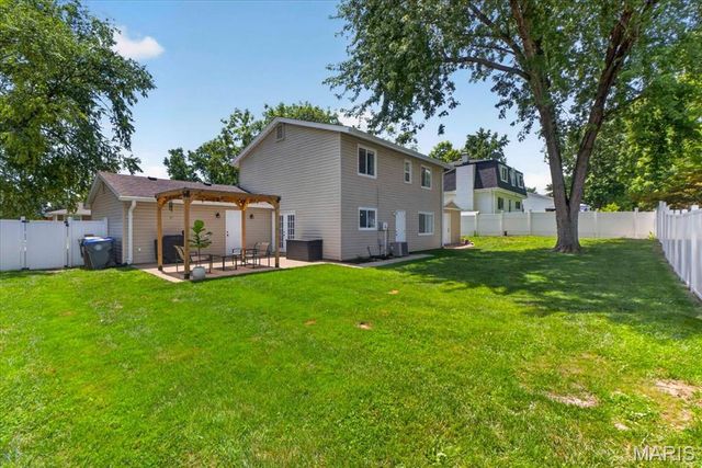 1301 Cave Springs Estate Drive, St Peters, MO 63376