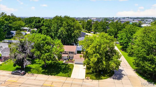 1301 Cave Springs Estate Drive, St Peters, MO 63376
