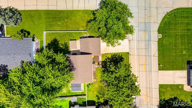 1301 Cave Springs Estate Drive, St Peters, MO 63376
