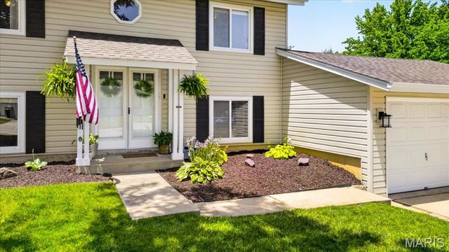 1301 Cave Springs Estate Drive, St Peters, MO 63376