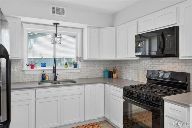 1301 Cave Springs Estate Drive, St Peters, MO 63376