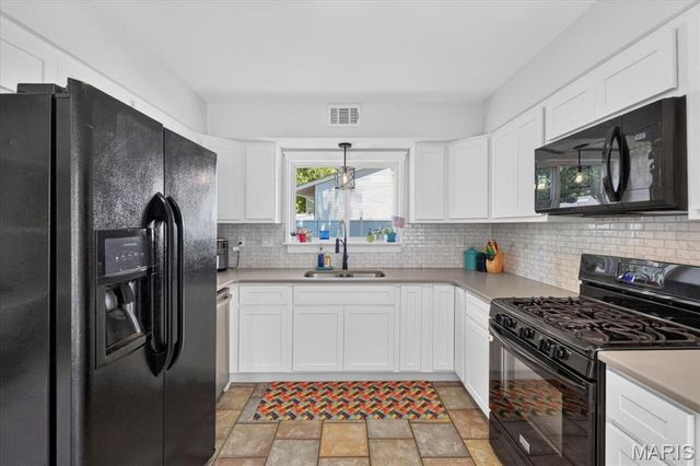 1301 Cave Springs Estate Drive, St Peters, MO 63376