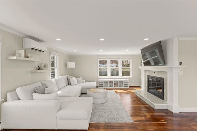 29 Eagle Hill Drive, Plymouth, MA 02360