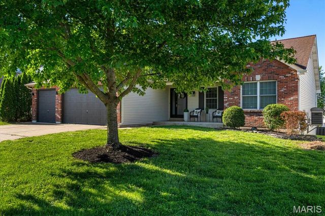 236 Hutchings Farm Dr N, O'fallon, MO 63368