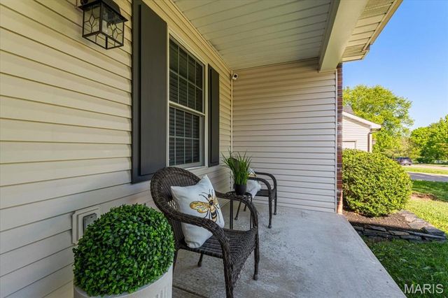 236 Hutchings Farm Dr N, O'fallon, MO 63368