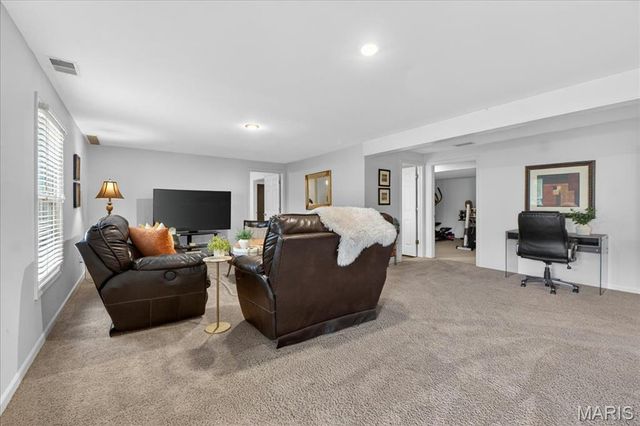 236 Hutchings Farm Dr N, O'fallon, MO 63368