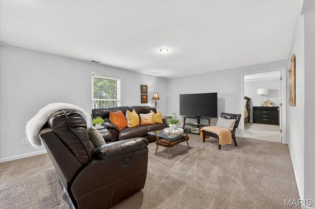 236 Hutchings Farm Dr N, O'fallon, MO 63368