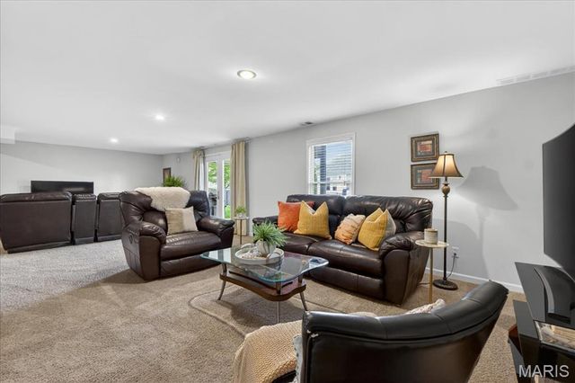 236 Hutchings Farm Dr N, O'fallon, MO 63368