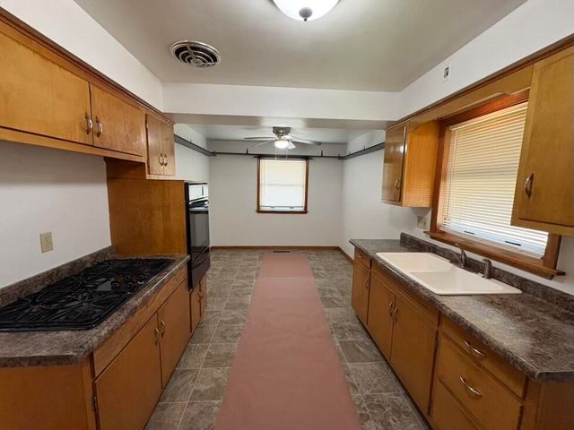 1915 169th Street, Hammond, IN 46324