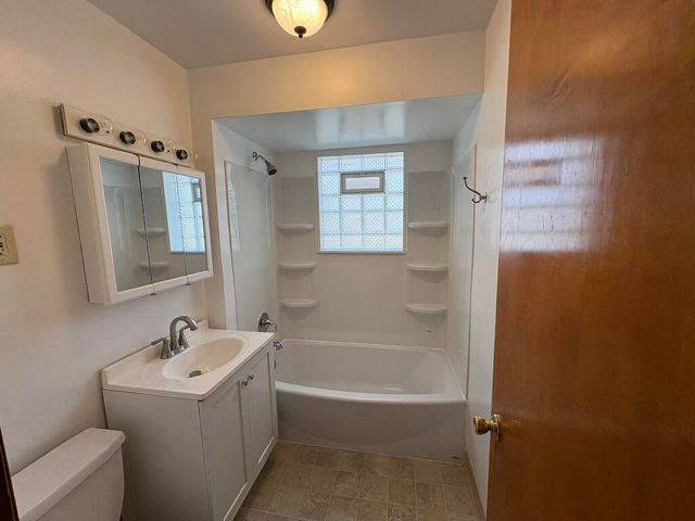 1915 169th Street, Hammond, IN 46324