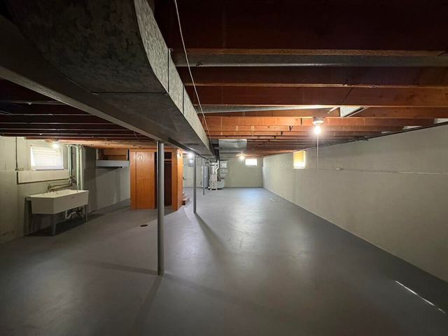 1915 169th Street, Hammond, IN 46324