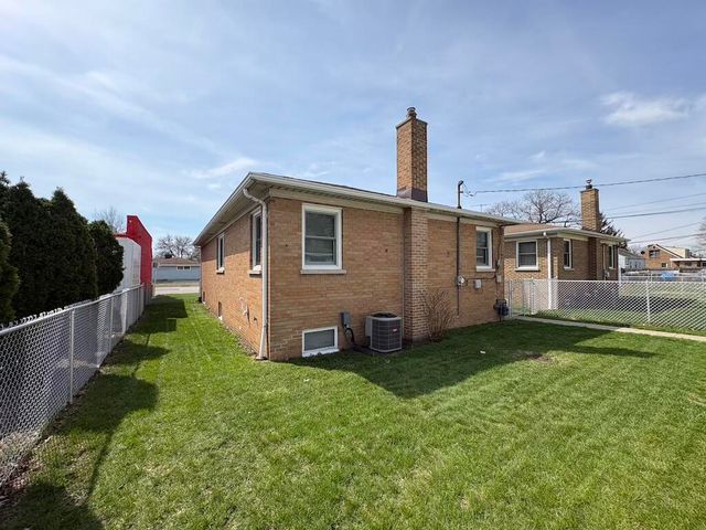 1915 169th Street, Hammond, IN 46324