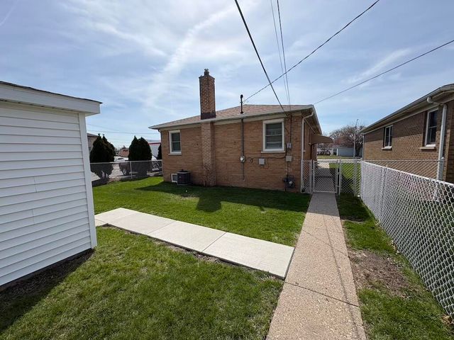 1915 169th Street, Hammond, IN 46324