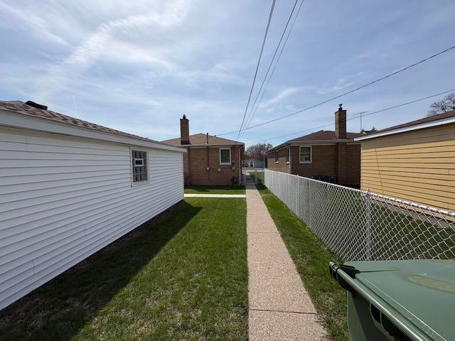 1915 169th Street, Hammond, IN 46324