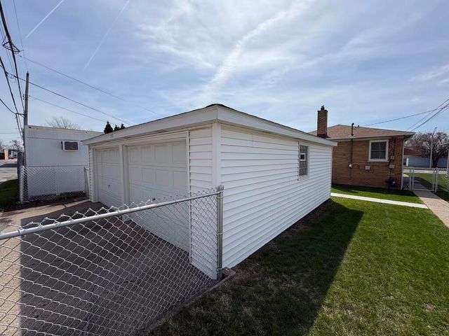 1915 169th Street, Hammond, IN 46324