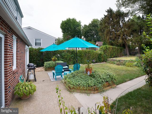18 WALNUT HILL LN, Havertown, PA 19083