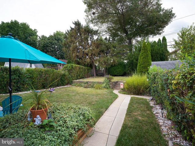 18 WALNUT HILL LN, Havertown, PA 19083