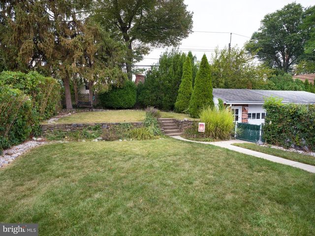 18 WALNUT HILL LN, Havertown, PA 19083