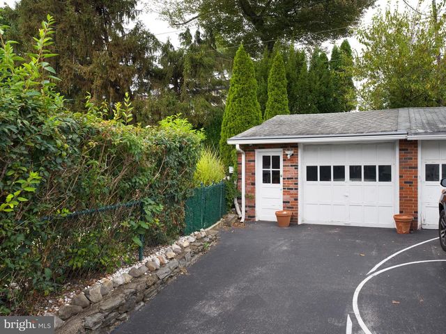 18 WALNUT HILL LN, Havertown, PA 19083