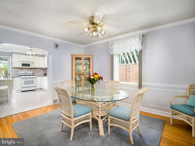 18 WALNUT HILL LN, Havertown, PA 19083