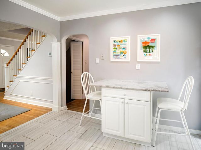 18 WALNUT HILL LN, Havertown, PA 19083