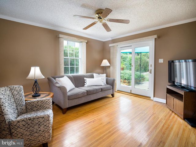 18 WALNUT HILL LN, Havertown, PA 19083