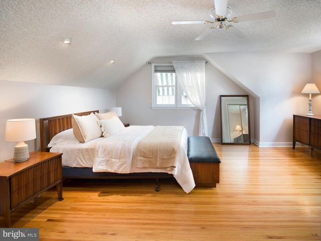 18 WALNUT HILL LN, Havertown, PA 19083