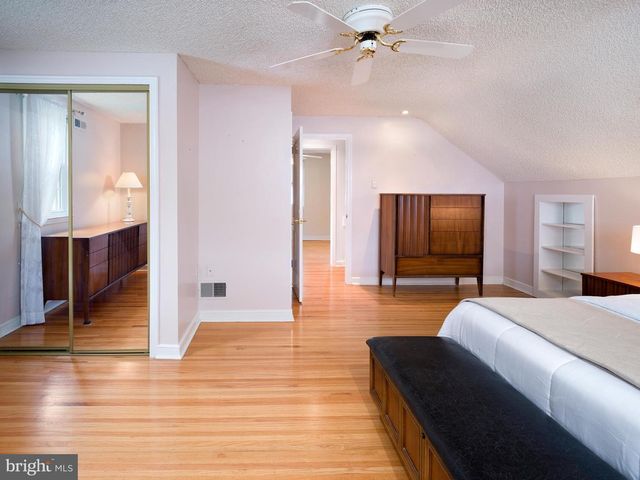 18 WALNUT HILL LN, Havertown, PA 19083