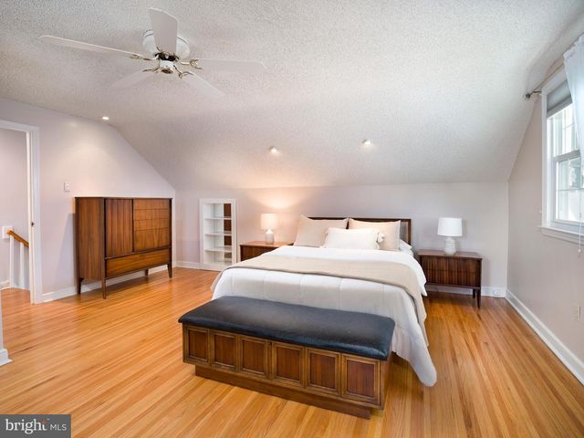 18 WALNUT HILL LN, Havertown, PA 19083