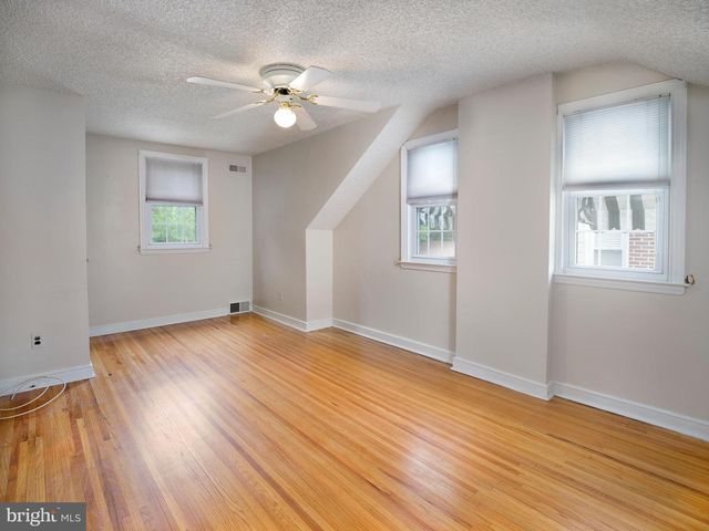 18 WALNUT HILL LN, Havertown, PA 19083