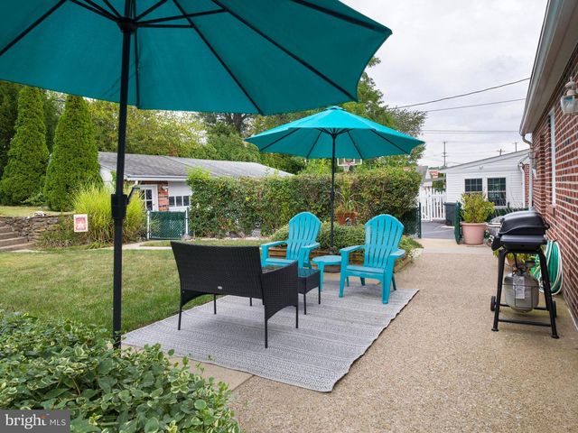 18 WALNUT HILL LN, Havertown, PA 19083