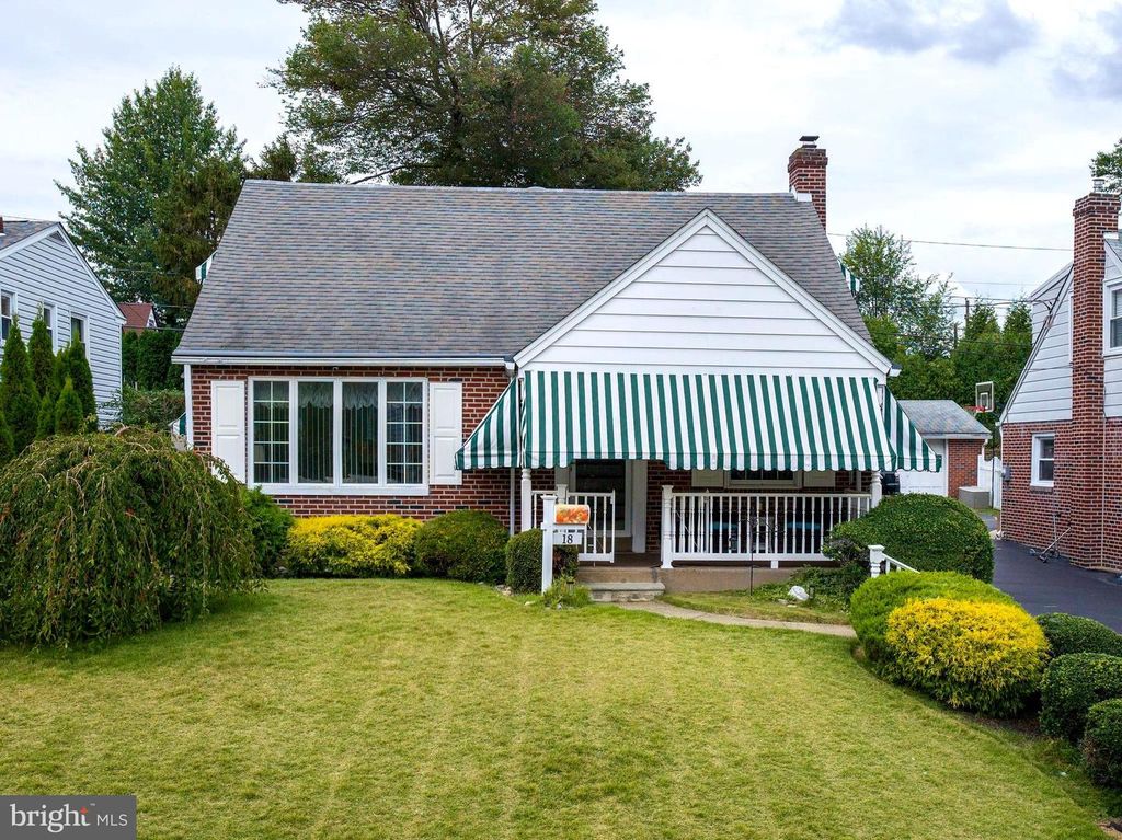 18 WALNUT HILL LN, Havertown, PA 19083