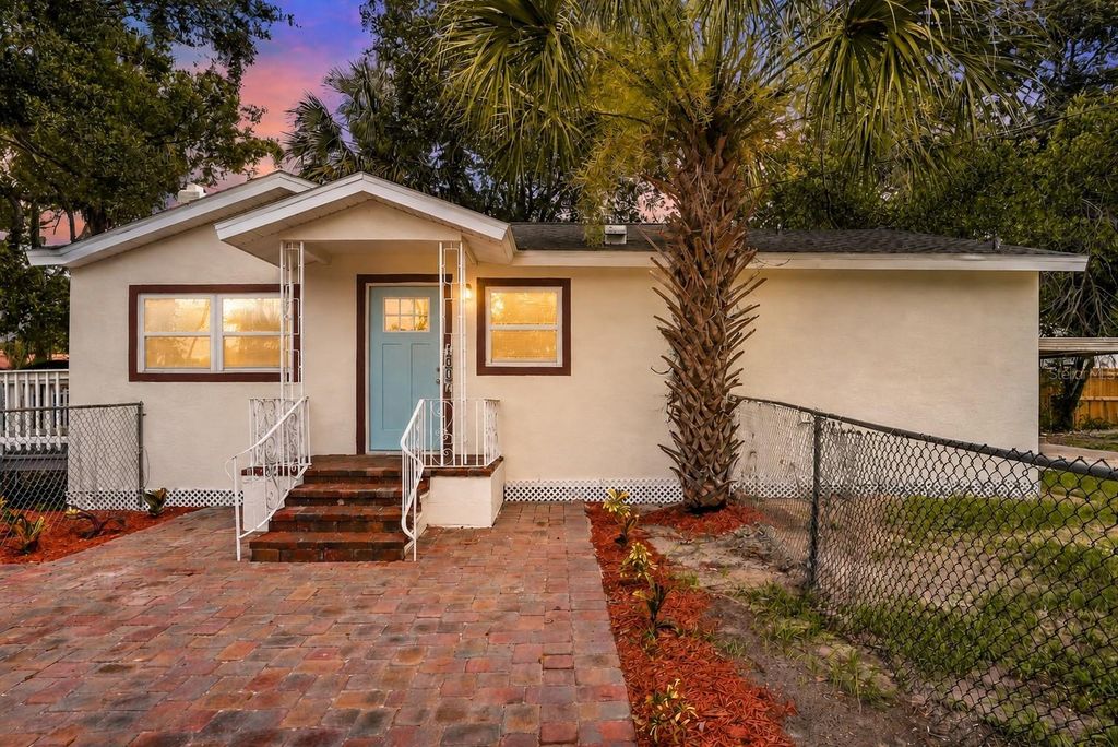 Image 2 of property listing at 1002 E SEWARD STREET, Tampa, FL 33604