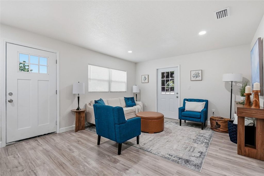 Image 11 of property listing at 1002 E SEWARD STREET, Tampa, FL 33604