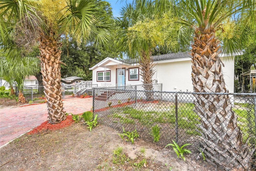 Image 3 of property listing at 1002 E SEWARD STREET, Tampa, FL 33604