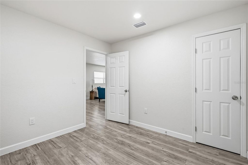 Image 23 of property listing at 1002 E SEWARD STREET, Tampa, FL 33604