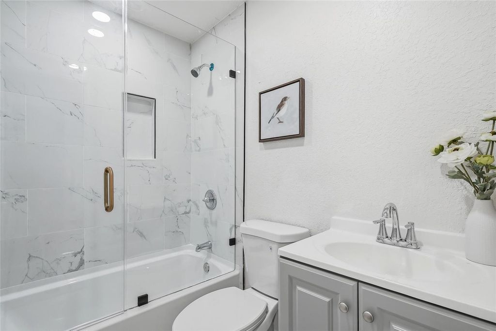 Image 24 of property listing at 1002 E SEWARD STREET, Tampa, FL 33604