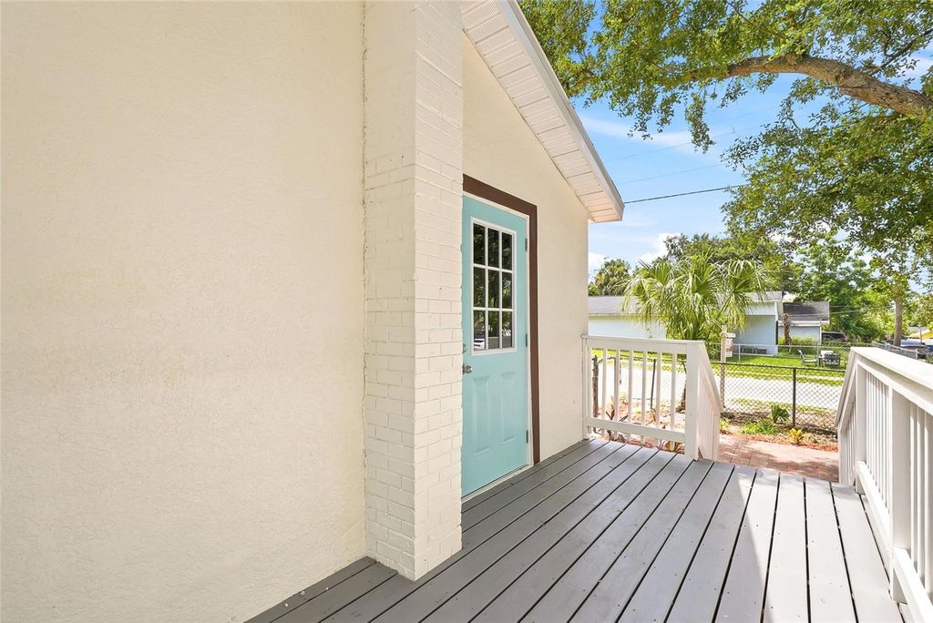 Image 27 of property listing at 1002 E SEWARD STREET, Tampa, FL 33604