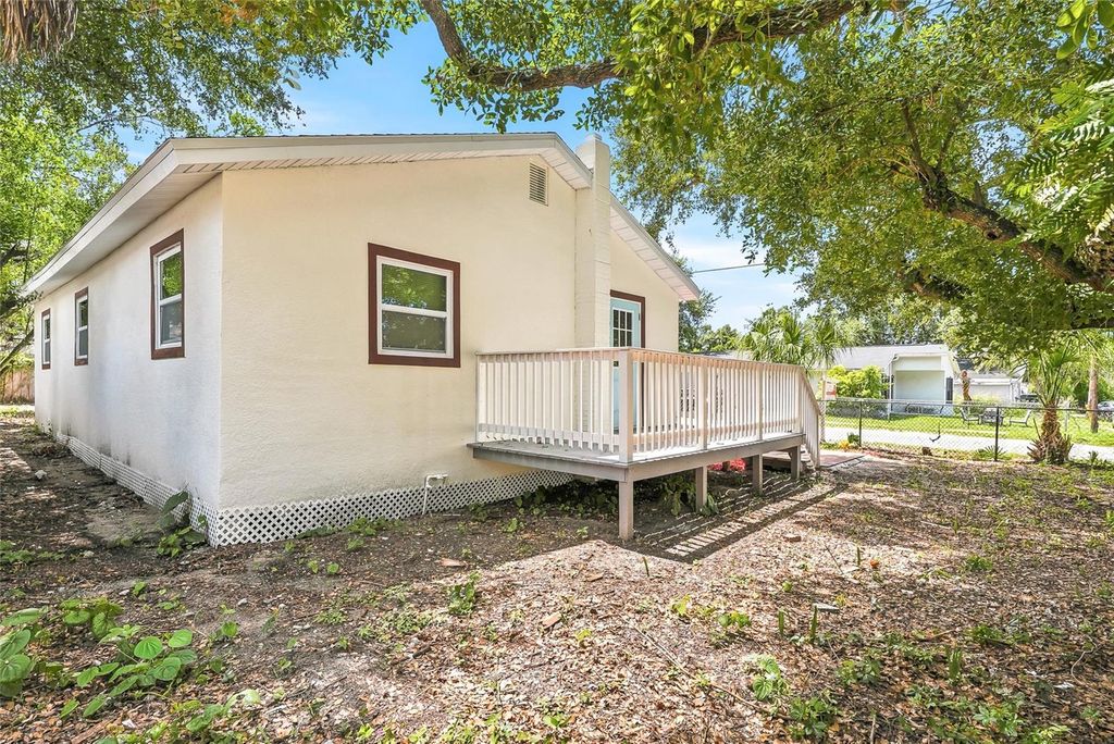 Image 29 of property listing at 1002 E SEWARD STREET, Tampa, FL 33604
