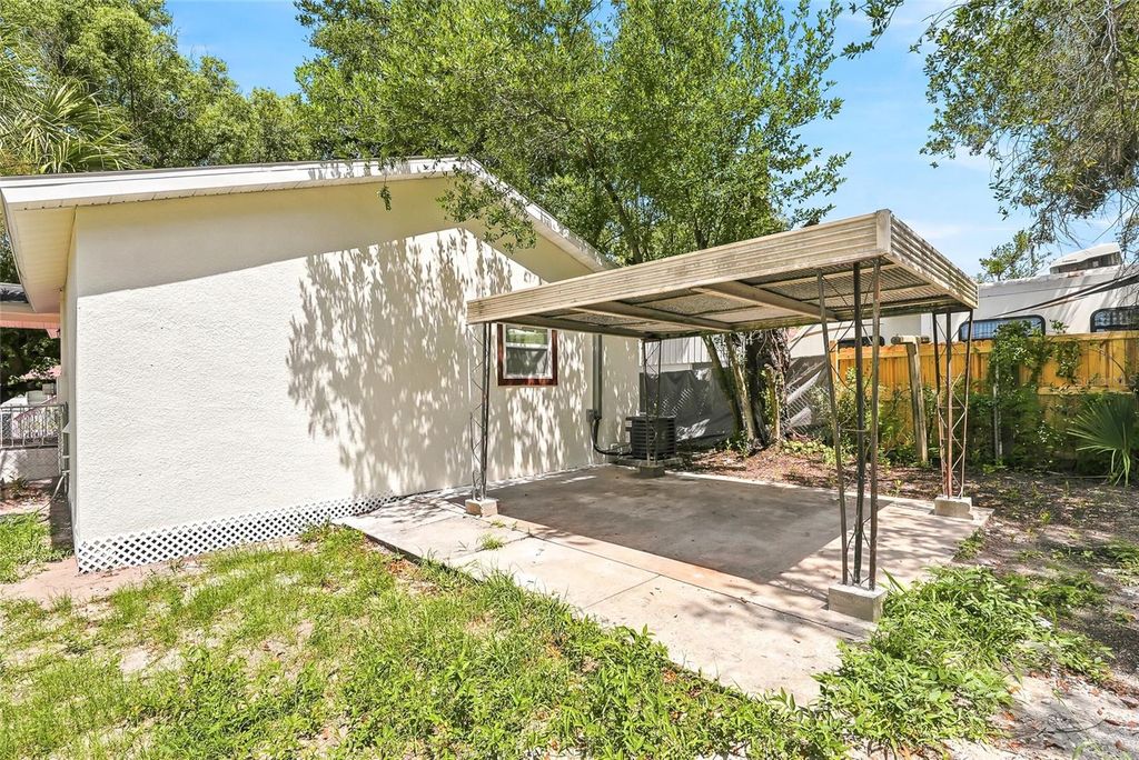 Image 30 of property listing at 1002 E SEWARD STREET, Tampa, FL 33604