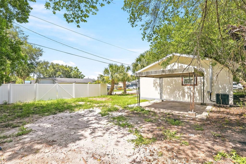 Image 31 of property listing at 1002 E SEWARD STREET, Tampa, FL 33604