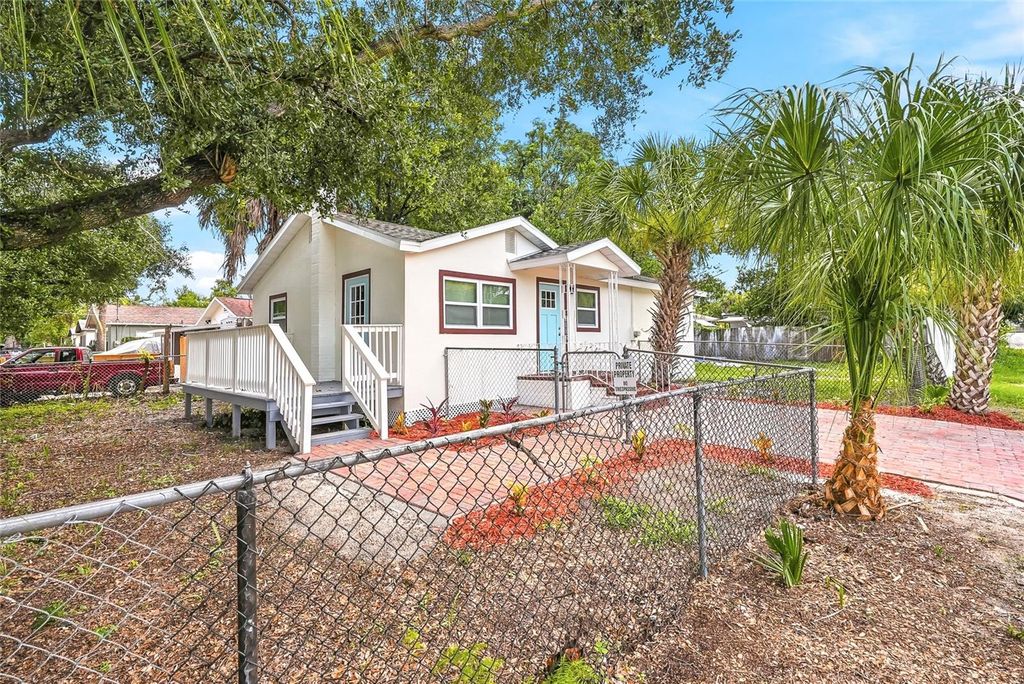 Image 5 of property listing at 1002 E SEWARD STREET, Tampa, FL 33604