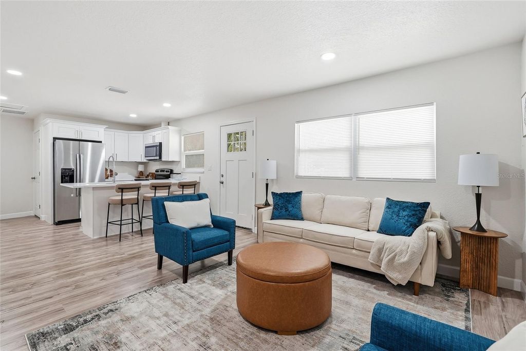 Image 9 of property listing at 1002 E SEWARD STREET, Tampa, FL 33604