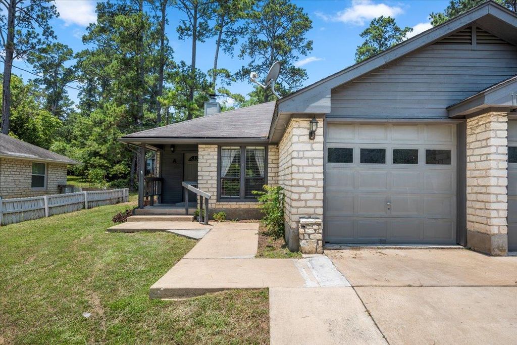 114 N Kanaio DR A, Bastrop, TX 78602
