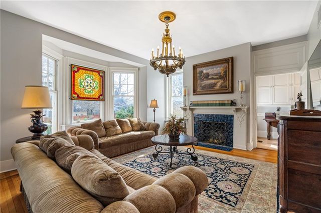 1 Hawthorne Place, Independence, MO 64052