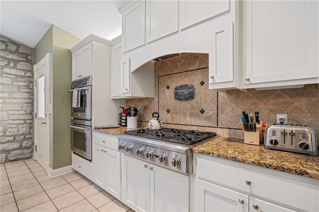 1 Hawthorne Place, Independence, MO 64052