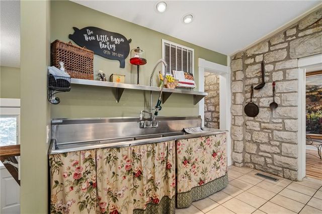 1 Hawthorne Place, Independence, MO 64052