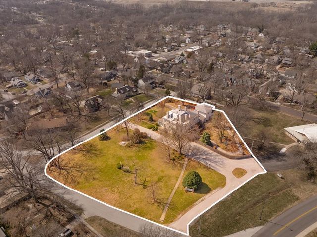 1 Hawthorne Place, Independence, MO 64052